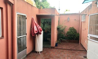 Casa  con 2 locales en Villa Dominico
