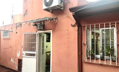 Casa  con 2 locales en Villa Dominico