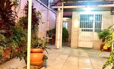 Casa  con 2 locales en Villa Dominico