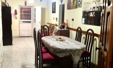 Casa  con 2 locales en Villa Dominico