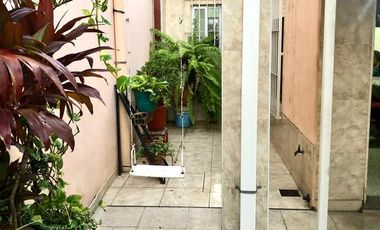 Casa  con 2 locales en Villa Dominico