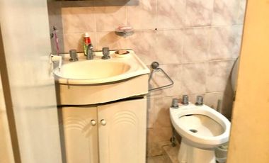 Casa  con 2 locales en Villa Dominico