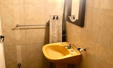 Casa  con 2 locales en Villa Dominico