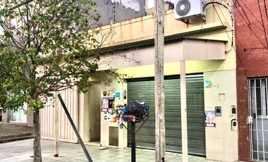 Casa  con 2 locales en Villa Dominico