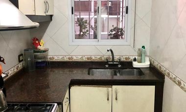 Casa  con 2 locales en Villa Dominico