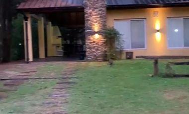 Casa en muy linda zona a siete cuadras de la playa - Costa del Este - lote 700 m2