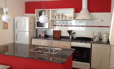 Casa en muy linda zona a siete cuadras de la playa - Costa del Este - lote 700 m2
