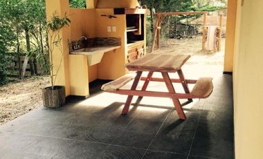 Casa en muy linda zona a siete cuadras de la playa - Costa del Este - lote 700 m2