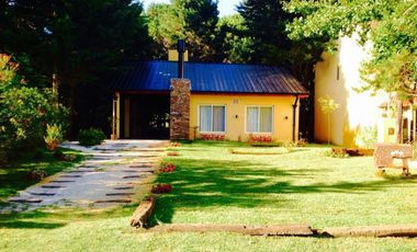 Casa en muy linda zona a siete cuadras de la playa - Costa del Este - lote 700 m2