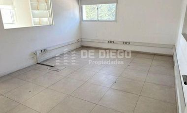 Deposito de 1759 m2 en alquiler con oficinas dentro de predio con seguridad Carapachay Vicente Lopez