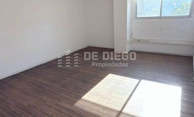 Deposito de 1759 m2 en alquiler con oficinas dentro de predio con seguridad Carapachay Vicente Lopez