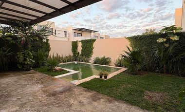 CASA EN RENTA MERIDA, CHOLUL, PRIVADA CUMBRES NOVONORTE, DISPONIBLE.