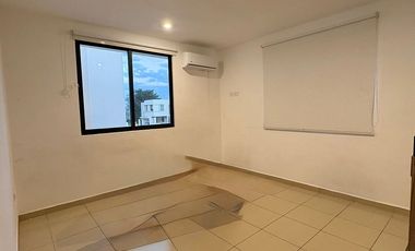 CASA EN RENTA MERIDA, CHOLUL, PRIVADA CUMBRES NOVONORTE, DISPONIBLE.