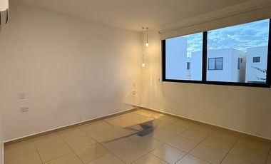 CASA EN RENTA MERIDA, CHOLUL, PRIVADA CUMBRES NOVONORTE, DISPONIBLE.
