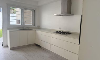 RESERVADA - Alquiler casa 4 amb jardin/parr/terraza en Martinez