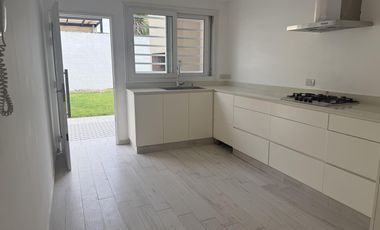 RESERVADA - Alquiler casa 4 amb jardin/parr/terraza en Martinez