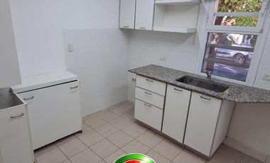 Casa de cinco dormitorios y pileta en alquiler