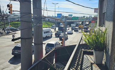 Esquina comercial 197 y panamericana 150 mts  1 piso por escalera