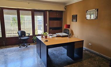Esquina comercial 197 y panamericana 150 mts  1 piso por escalera