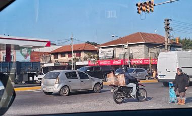 Esquina comercial 197 y panamericana 150 mts  1 piso por escalera