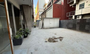 LOCAL EN RENTA EN AV. PALMAS CON TERRAZA.
