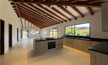 Casa en Arriendo en vía San Antonio - La Ceja