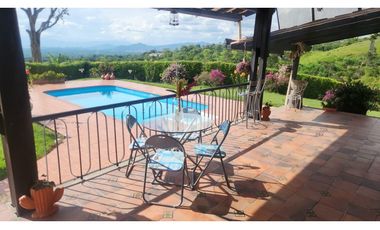 Finca independiente para la venta enla Via Arabia-Betulia!!!