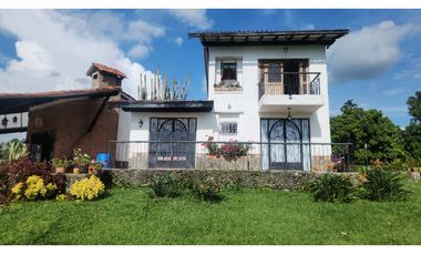 Finca independiente para la venta enla Via Arabia-Betulia!!!