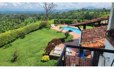 Finca independiente para la venta enla Via Arabia-Betulia!!!