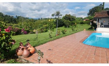 Finca independiente para la venta enla Via Arabia-Betulia!!!
