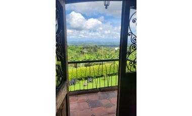 Finca independiente para la venta enla Via Arabia-Betulia!!!