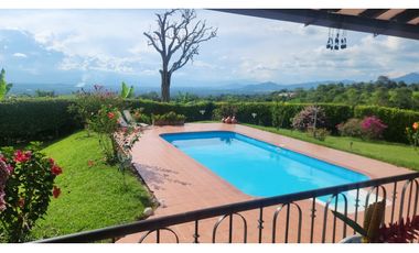 Finca independiente para la venta enla Via Arabia-Betulia!!!