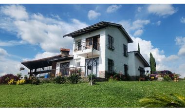 Finca independiente para la venta enla Via Arabia-Betulia!!!