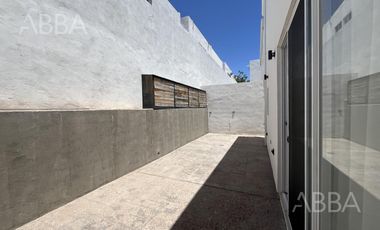 Casa en renta en Frac Magenta frente  a la UVM frente a parque