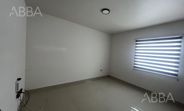 Casa en renta en Frac Magenta frente  a la UVM frente a parque