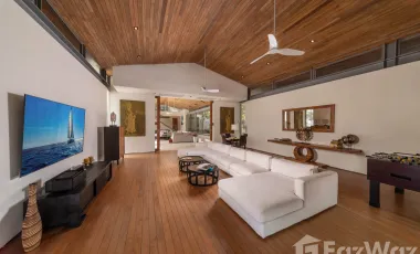Oceanfront Family home
