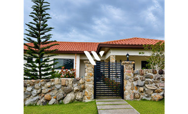 SE VENDE CASA EN HACIENDA LOS MOLINOS - ALTO BOQUETE