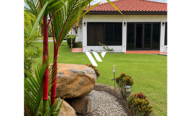 SE VENDE CASA EN HACIENDA LOS MOLINOS - ALTO BOQUETE