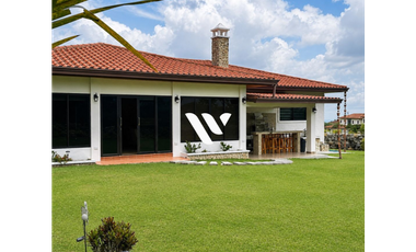 SE VENDE CASA EN HACIENDA LOS MOLINOS - ALTO BOQUETE