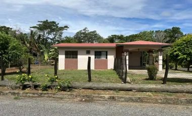VENTA DE CASA EN ALGARROBOS 3R CERCADA