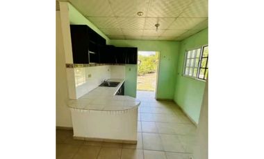 VENTA DE CASA EN ALGARROBOS 3R CERCADA