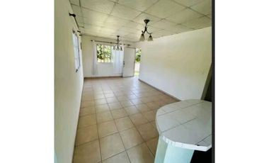 VENTA DE CASA EN ALGARROBOS 3R CERCADA