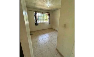 VENTA DE CASA EN ALGARROBOS 3R CERCADA