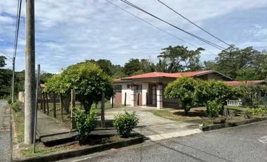 VENTA DE CASA EN ALGARROBOS 3R CERCADA