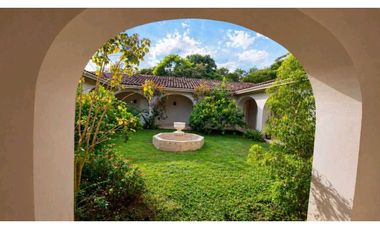 FOR SALE – LUXURY MOUNTAIN ESTATE IN JARAMILLO