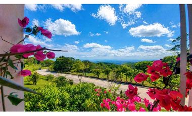 FOR RENT – LUXURY MOUNTAIN ESTATE IN JARAMILLO
