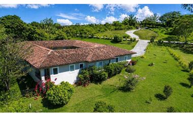 FOR RENT – LUXURY MOUNTAIN ESTATE IN JARAMILLO