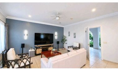 FOR RENT – LUXURY MOUNTAIN ESTATE IN JARAMILLO