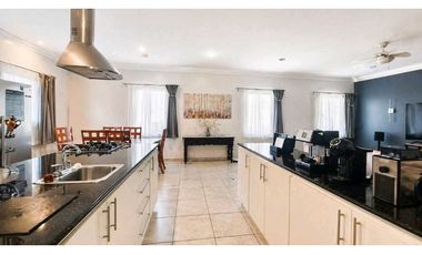 FOR RENT – LUXURY MOUNTAIN ESTATE IN JARAMILLO