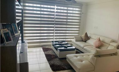 SE VENDE CASA EN PRADERAS DEL ROCIO, VILLA ZAITA